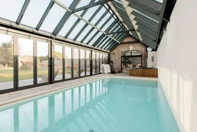 Image de Ecurie les Tourelles piscine intérieure & spa en Normandie