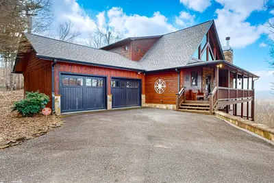 Image de Luxurious cabin with breathtaking mountain views and multiple outdoor fireplaces