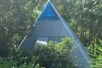 Image de Pyramid house covered in quartz. Space for healing and regeneration connections.