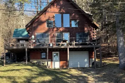 Image de Charming 2-bedroom + loft log cabin at Lake Bomoseen in Castleton, Vermont