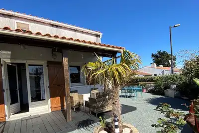 Image de maison avec jardin proche plages et commerces
