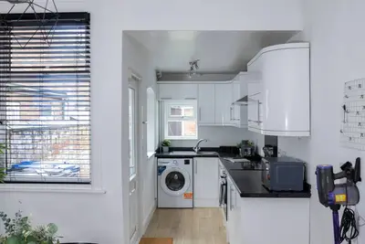 Image de Stunning & Bright Home | City Centre | Hospital