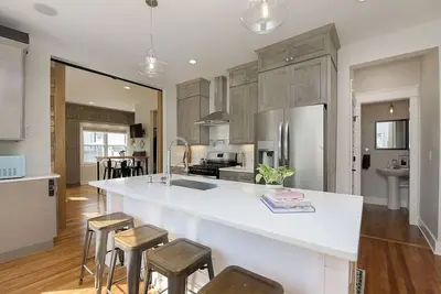 Image de Urban Indy Retreat with Spa - Prime Location