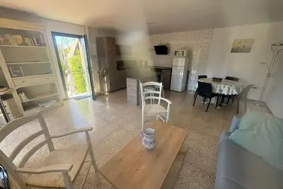 Image de Superbe appartement vue mer avec piscine privée! A 5 minutes du centre.