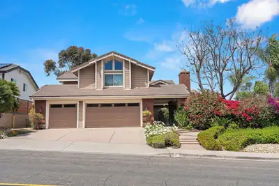 Image de Luxury Designer Retreat – 5br Oasis with Spa & Iconic Coronado Bridge Views