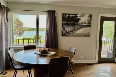 Image de Spacious 5-bedroom house in lovely Lake Geneva with Ac, WiFi