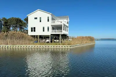 Above The Bay - Sfh - Wf w/Views Everywhere. Brand New Home, Linens included