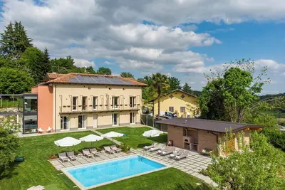 Image de Villa Monteu - Huit Chambres Villa, Couchages 18