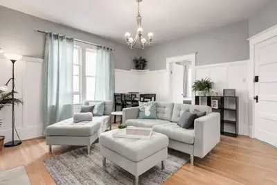 Image de \"Ceruleans\" 3br Suite  in Calgary