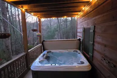 Image de Cozy 4-bedrm Cabin w/Hottub, Firepit, & Late CheckOut - Coosawattee River Resort