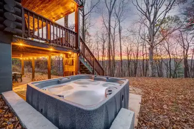 Image de Gorgeous Renovated Cabin on James River | Hot Tub