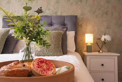 Image de 4 Bedroom Townhouse close to Abergavenny which comfortably sleeps up to 8 guests