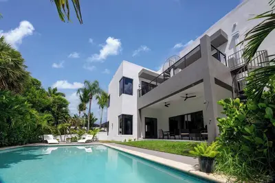 Image de Water View Eco Conscious Luxury in Charming Boynton Beach