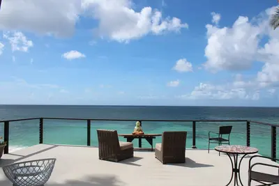 Image de Beachfront Home for 7 in North Shore