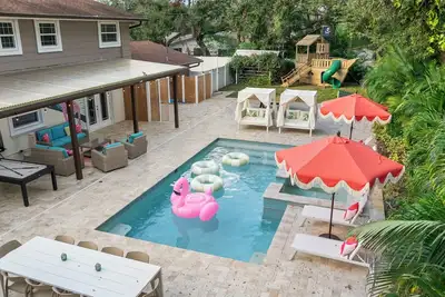 Epic 5br w/ Mini Golf + Heated Pool + Game Room