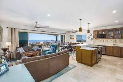 Image de Mesmerizing Ocean & Arch Views~King Beds~Pool~Family Friendly~Luxury Gated Condo
