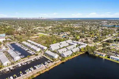 Image de Charming St. Pete Waterfront 3-bedroom Townhome with Peloton, Elevator and Pool