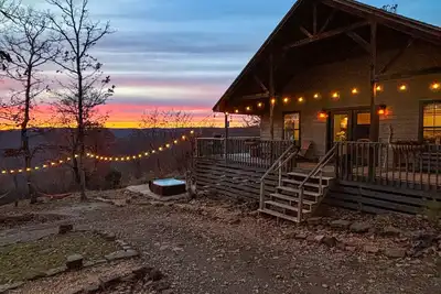 Image de Sundance Cabin - Secluded Boston Mountain retreat - hot tub & valley views!