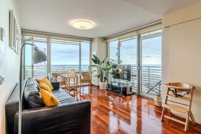 Bright apartment near Forum Beach with pool