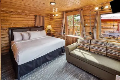 Image de Deluxe King w\/Sleeper Sofa Dall Suite