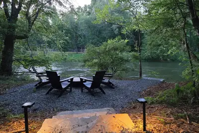 Image de Dreamer- Glamping, Toccoa riverfront, hot tub, bath house, fire pit, hammock.