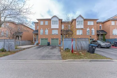 4 Br Relaxing Family Retreat in Charming Brampton