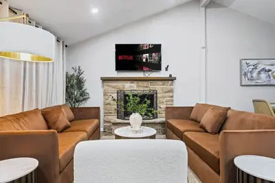 Image de Mt. Prospect 4br Haven Awaits