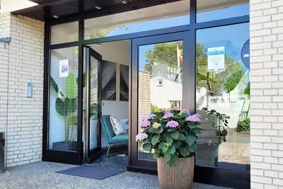 Image de Affordable basement vacation accommodation - close to the beach and modern furnishings