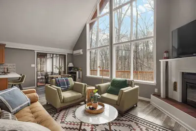 Image de Hot Tub, Fireplace, Fire Pit, WiFi & Pool Access