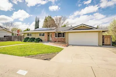 Image de 4-bedroom house w/4th room as private separate suite w/Pool