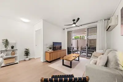 Image de Vibrant 2-Bed Apartment with Pool and Gym Access