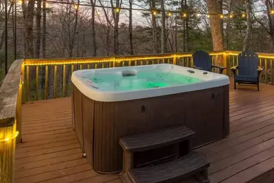 Image de 48 Acres~Hot Tub~Fire Pit~Game Room~Near Asheville