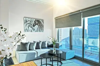 Image de Cozy 1 Bedroom Apartment with Marina & Sea View