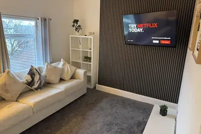 Coastal Escape: 2-Bed Apartment by Crosby Marina