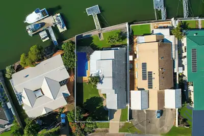 Image de waterfront dream holiday house