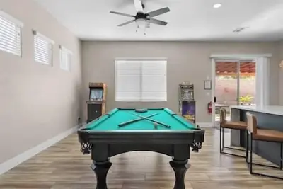 Image de 4br Funhouse: Hot Tub, Ping Pong + Game Room!
