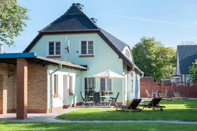 Image de Comfortable Haus Welle in Zingst - modern furnishings, terrace and garden