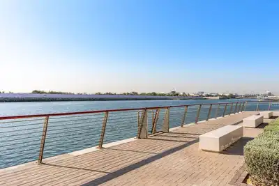 Image de Relax in This Cozy 2br with Gym, Parking & Balcony Views