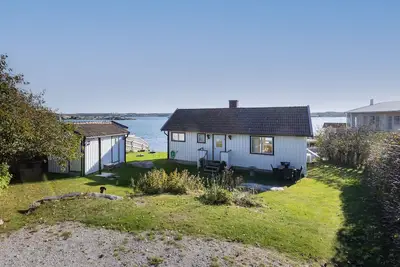 Image de Holiday house with sea views and private beach on Tjörn | Se09009