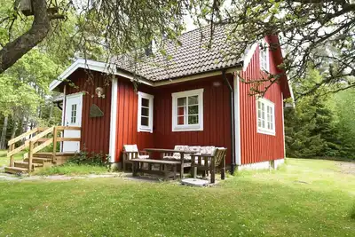 Image de Cozy and rural holiday accommodation 150 meters from Lake Vänern | Se17003
