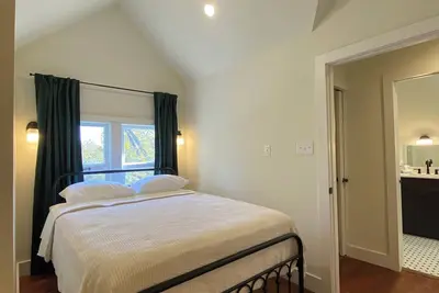 Image de Spacious 4-bedroom house on historic Hopkins street San Marcos with WiFi, Ac