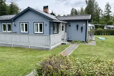 Image de Cosy, spacious cottage located by Lake Virserumssjön | Se05041