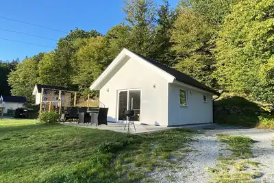 Image de Smaller cabin in wonderful forest environment and only 40 m to fishing opportunity | Se03012