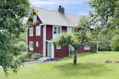 Image de Red cottage located close to forest and land outside Virserum | Se05066