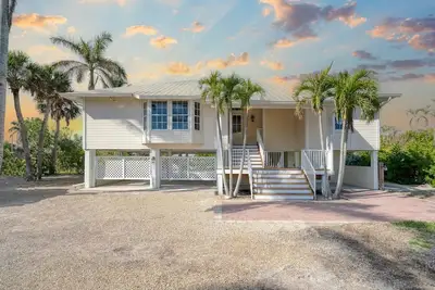 Image de East Lake Escape: Pet-Friendly, Near Algiers Beach