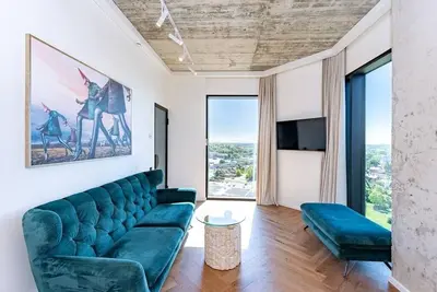 Image de Panoramic View 1 Bd Apartment by Hostlovers