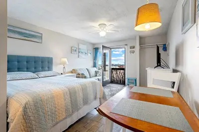 Image de Beachfront Bliss – Charming Studio for 4 Right on the Beach!