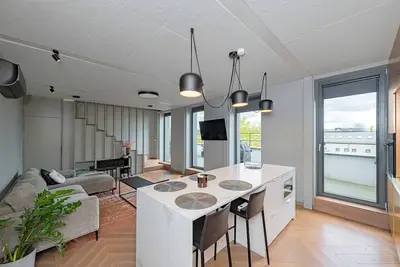 Image de Elegant 2 Bd Apartment with terrace by Hostlovers