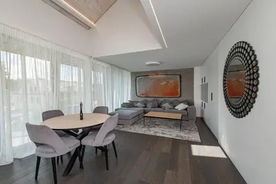 Image de Luxury 2 Bd Apartment with terrace by Hostlovers