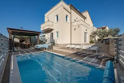 Villa Castagna with Private Pool and Sauna near the Sea